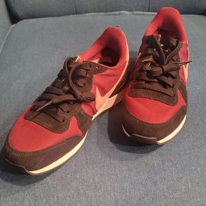 Nike Internationalaist Red/Punk/Black... size 7 Brand New!